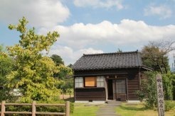 棟方志功が暮らした家 鯉雨画斎