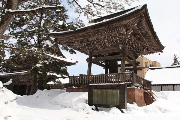 冬の善徳寺境内