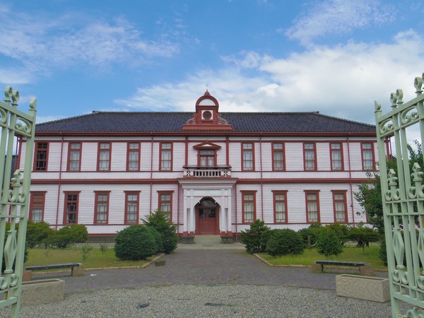 旧富山県立農学校本館 巖浄閣