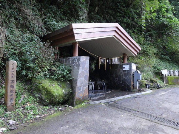 山道を走ると現れます