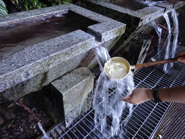 冷たくて気持ちの良い霊水