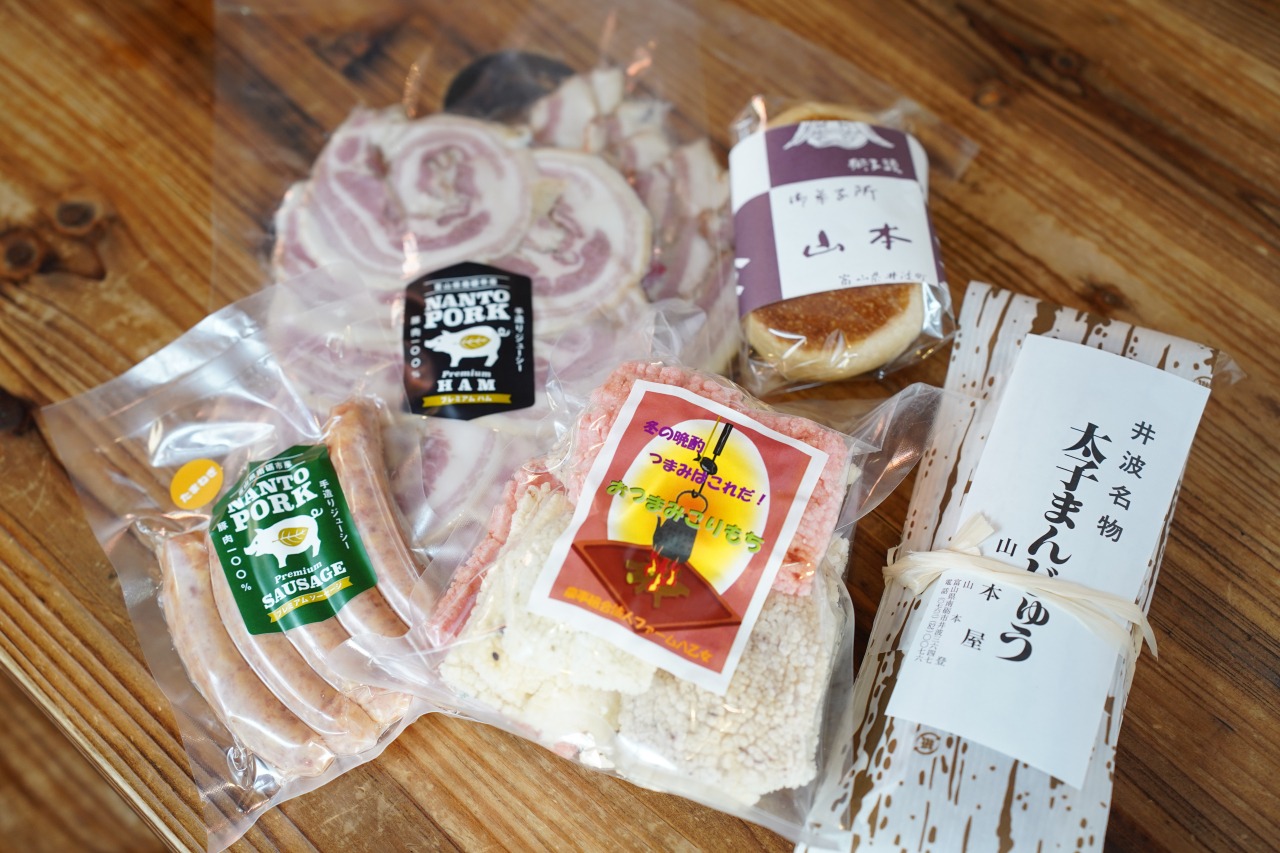 ちょっとした手土産にも重宝されるお土産も揃う