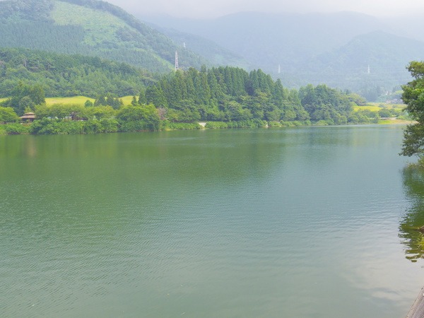 穏やかな水面に時を忘れます