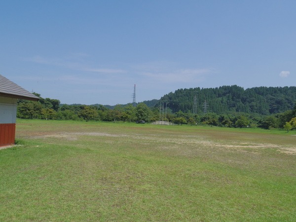 グラウンドでスポーツも楽しめます