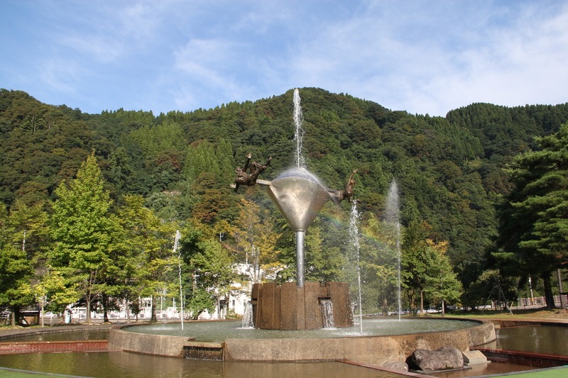 公園名物！36ｍもの高さに吹き上がる大噴水！