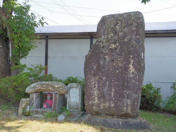 心にしみる歌碑ですね