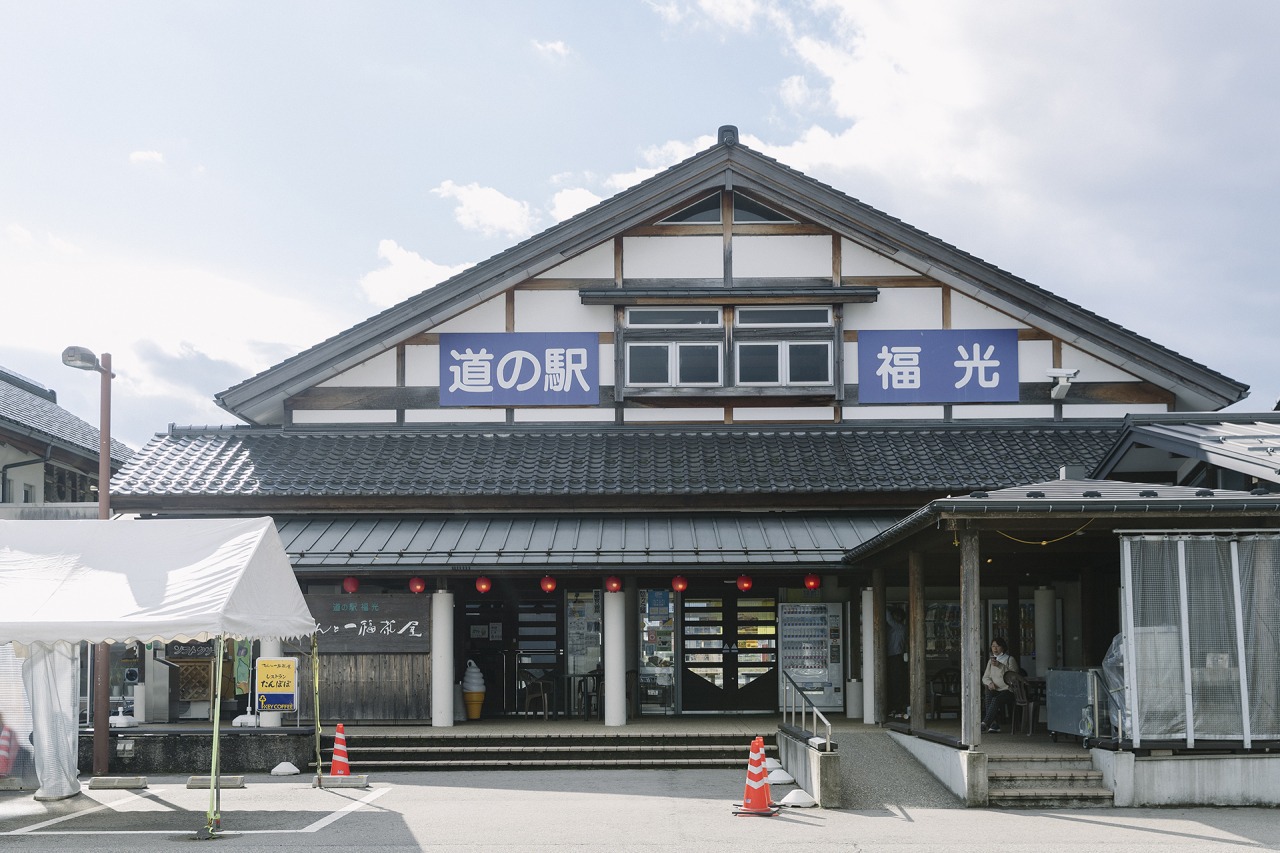豪農の館を思わせる趣きある建物