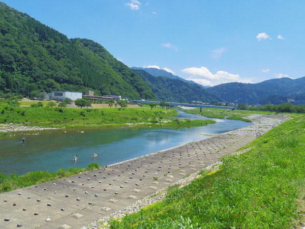 大自然に抱かれた庄川温泉郷