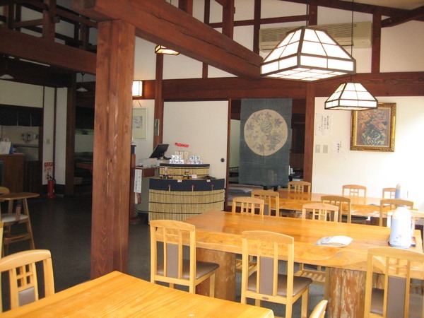 庄川峡の景色が望める店内
