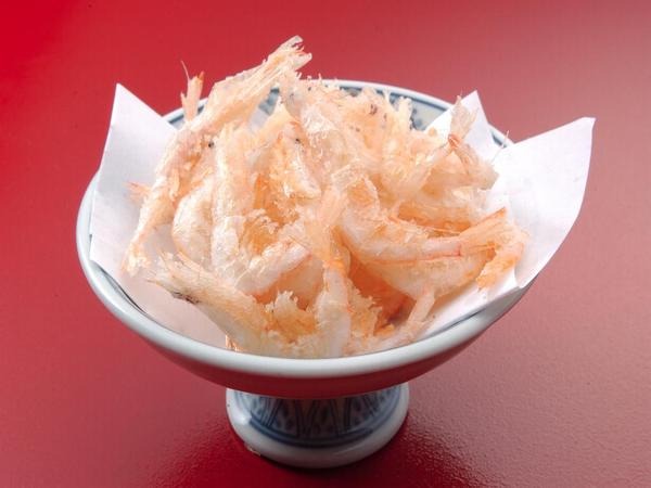 殻が香ばしいシロエビの唐揚
