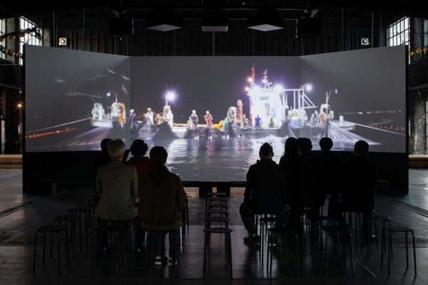 大迫力の4面大型スクリーン！