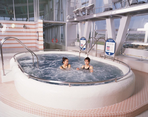 １２種の浴槽めぐり「バーデゾーン」
