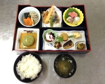 ボリュームたっぷりでリーズナブルなお昼のメニュー