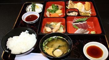 ボリューム、価格とともに満足な「新明や弁当」