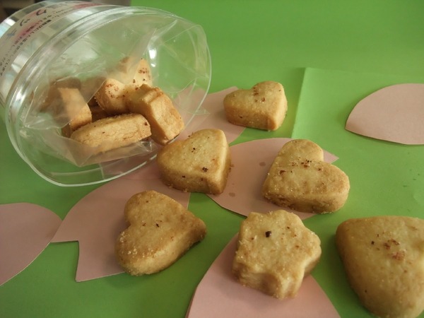 お店自慢の「さくら塩クッキー」