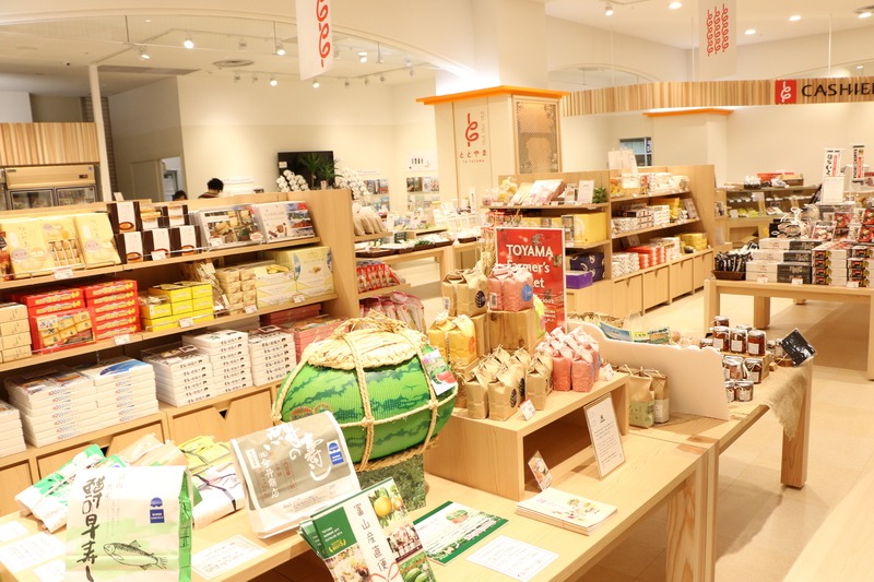 農産品・水産品・菓子類・工芸品・地酒・くすり等を はじめ県内のスイーツ、注目の新商品など勢揃い！