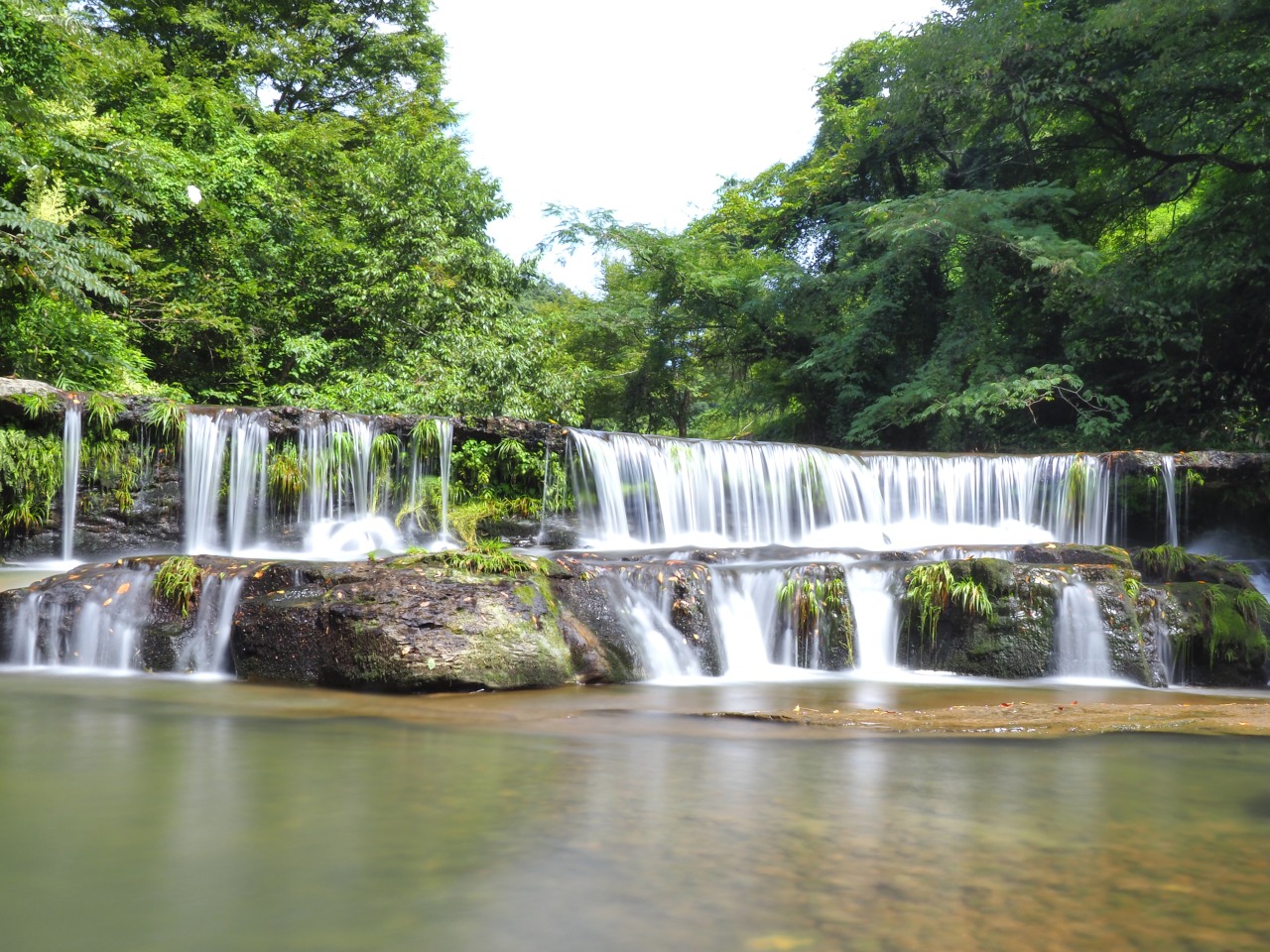 水しぶきも美しい一の滝