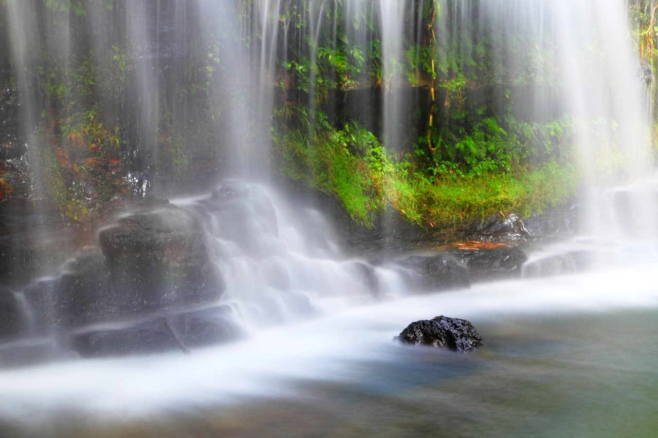 繊細で美しい水のカーテン