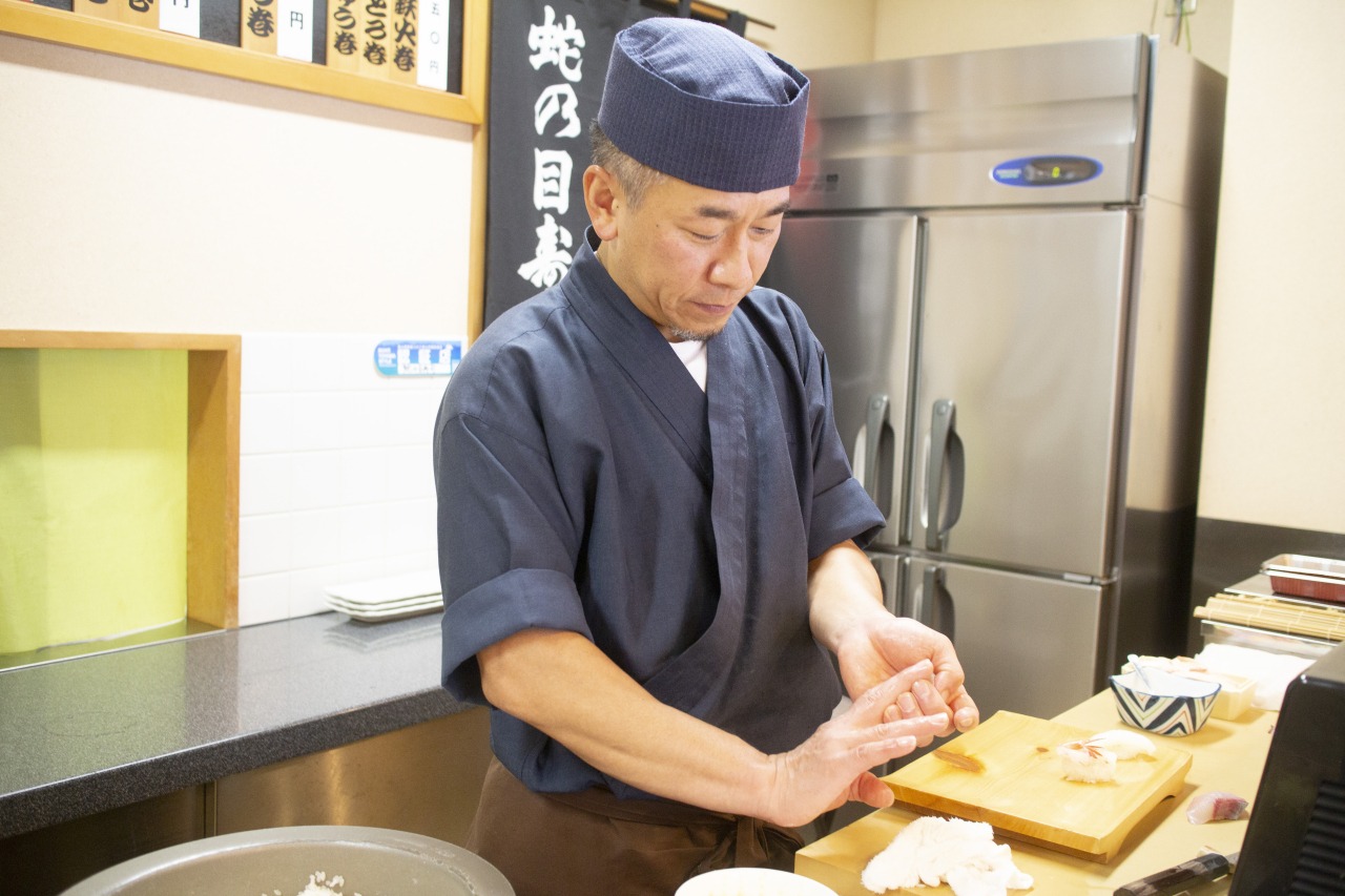 店主の桶谷さん。