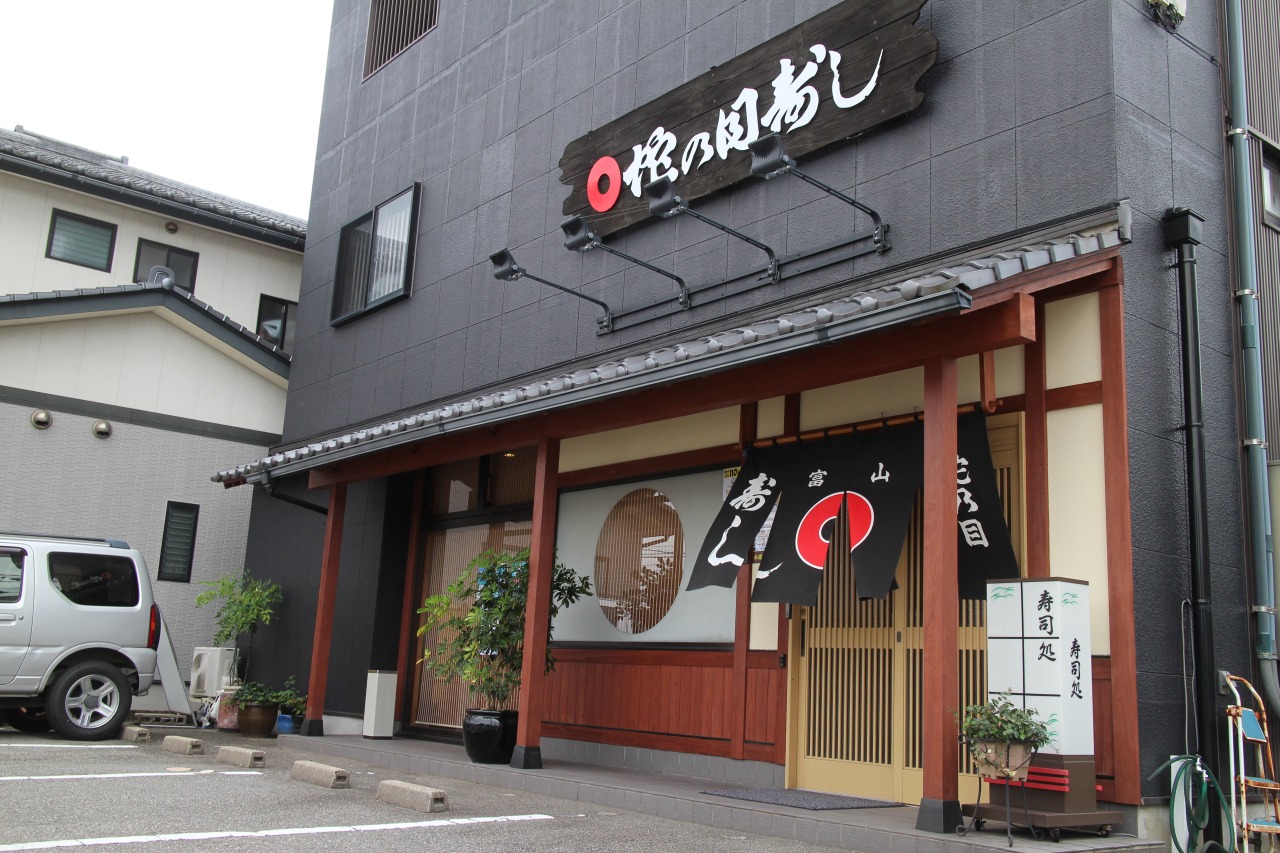 外観・駐車場もあります。