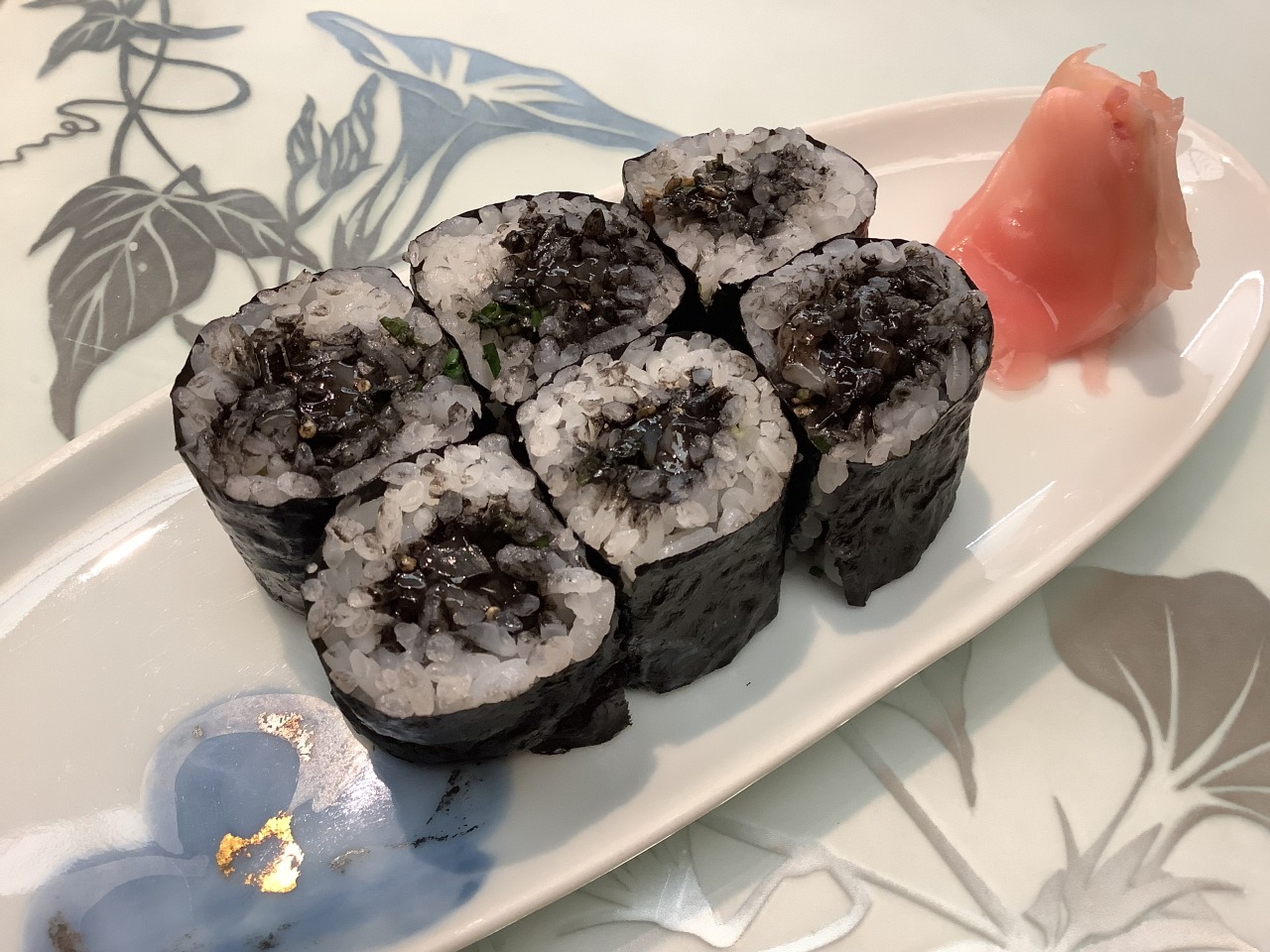 店主おすすめの「黒作りの細巻き」。