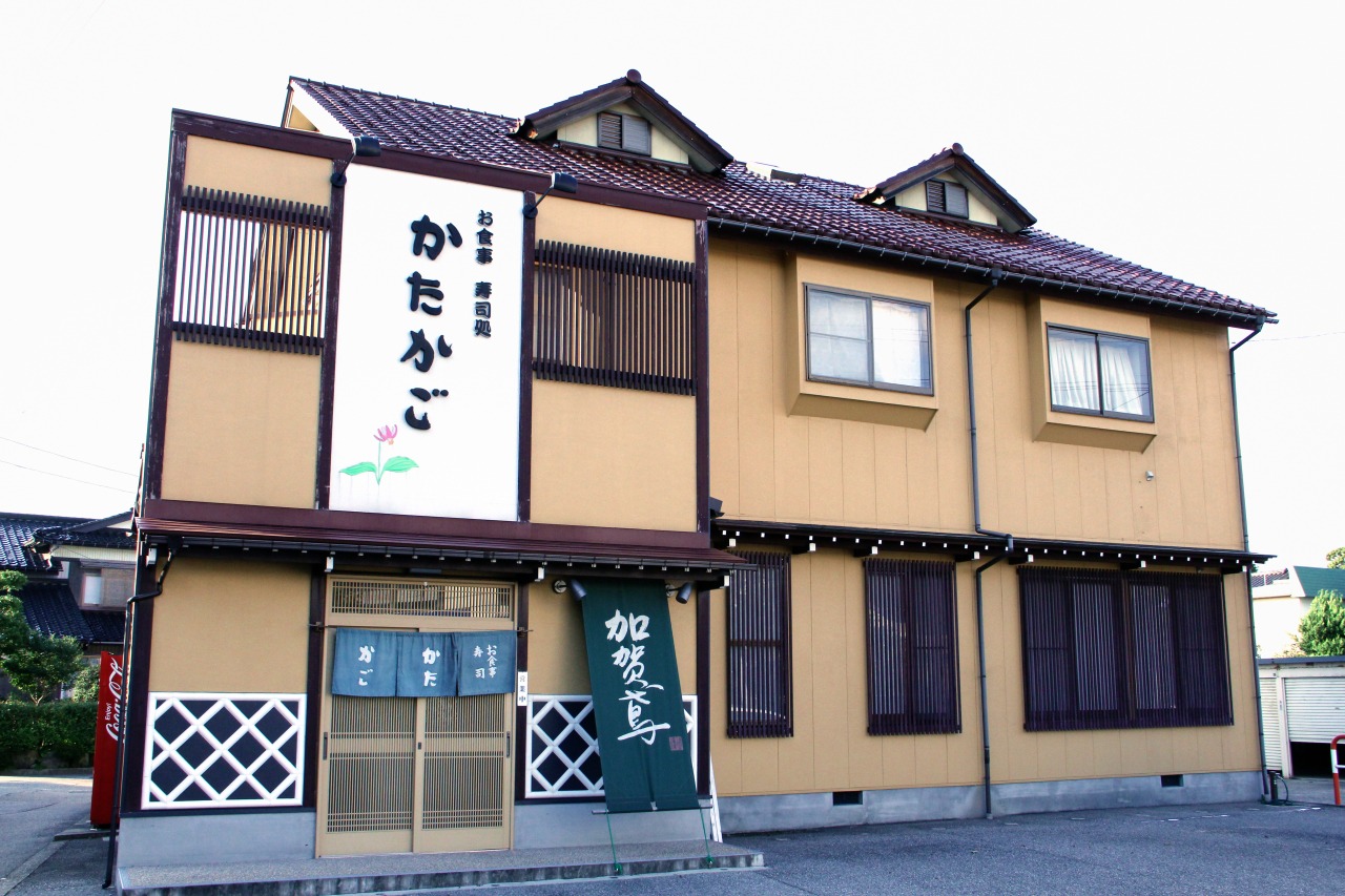 落ち着いた雰囲気の外観です。