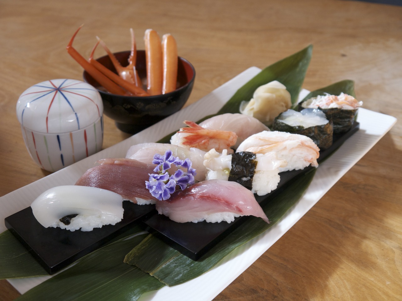 富山湾鮨 (2,900円(税込))。