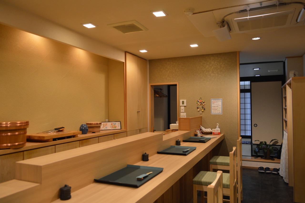 店内は、和の趣のある上品な雰囲気です。