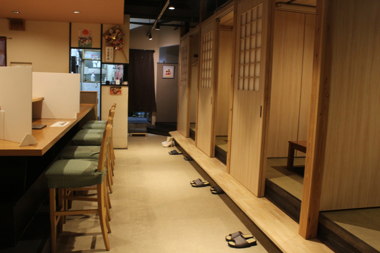 木を基調とした店内は、心安らぐ上質な空間です。