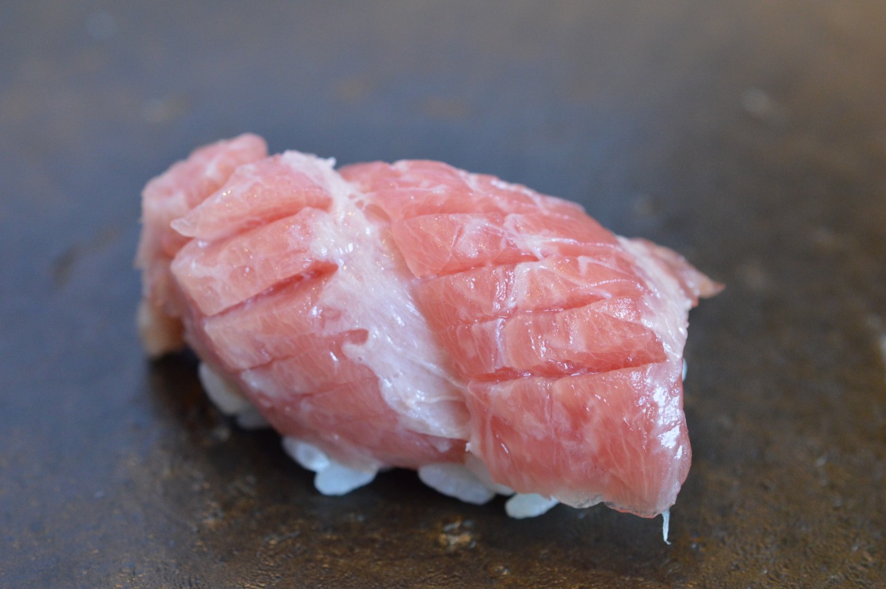 この美味しさはまさに最高級。大間産のマグロトロ。