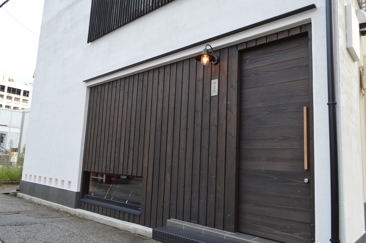 和モダンで落ち着いた雰囲気のお店です。