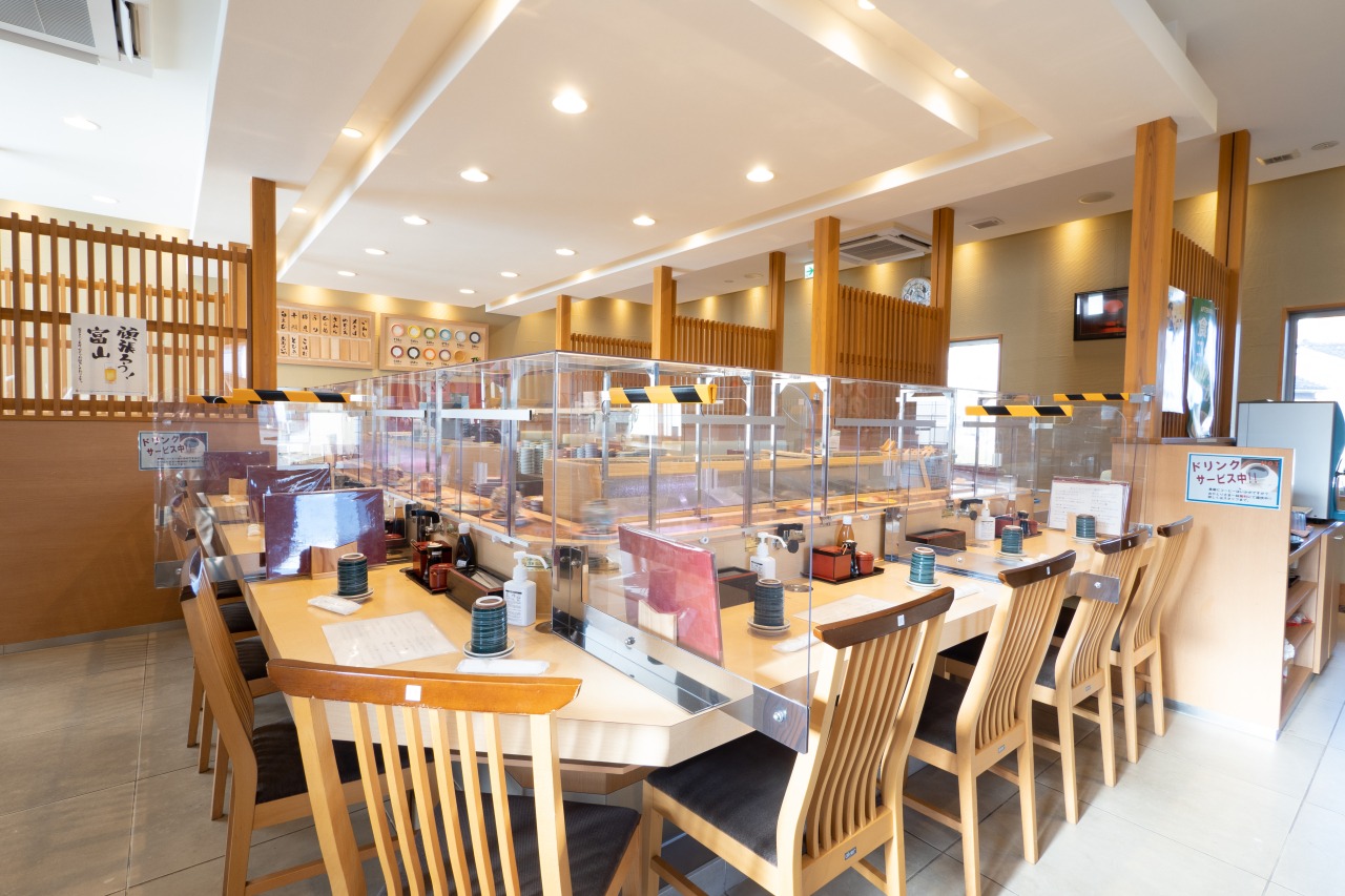 障子窓から差し込む光が温かい店内。