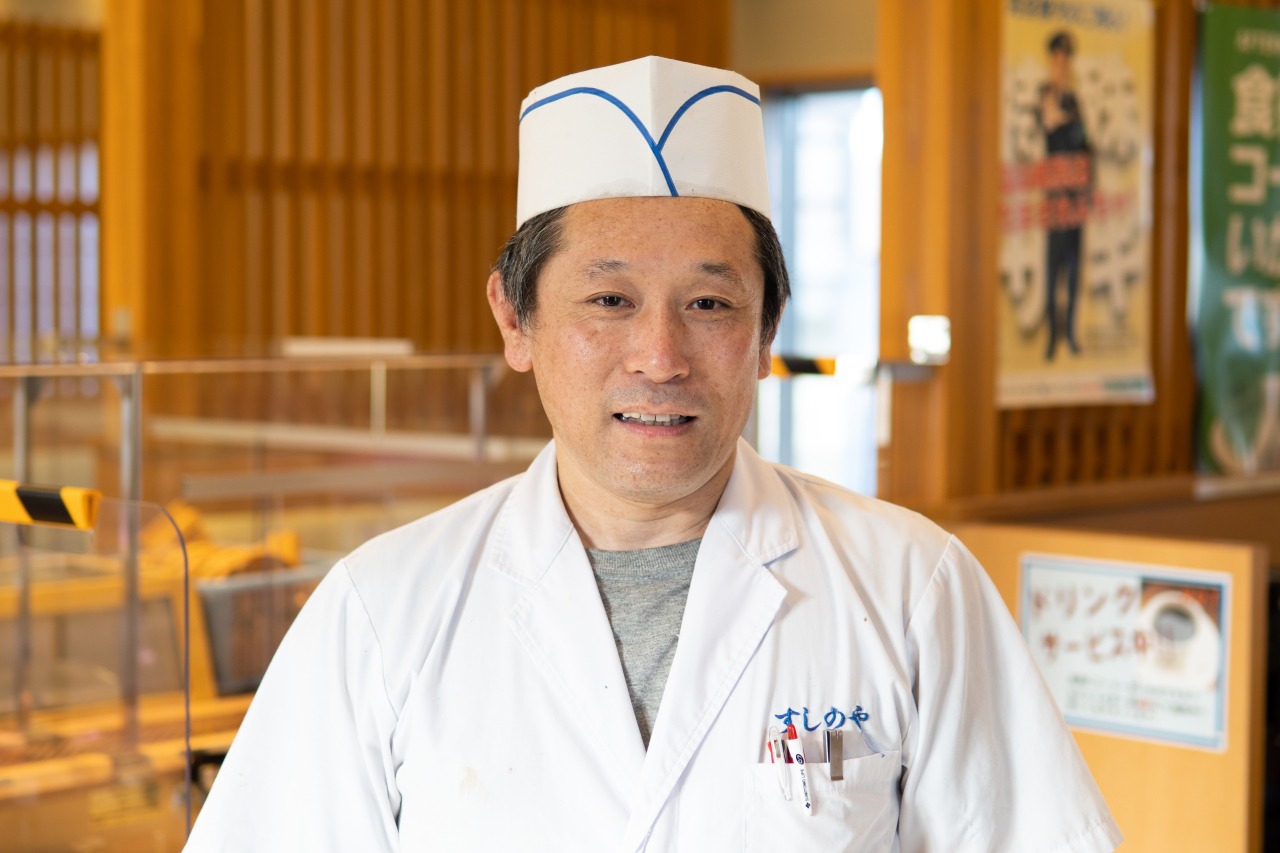 店主の四津谷さん、普段は奥の厨房で腕をふるう。