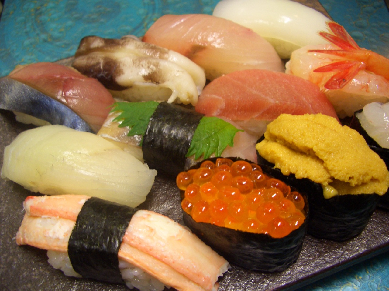 「おまかせにぎり」は5貫1,100円から。