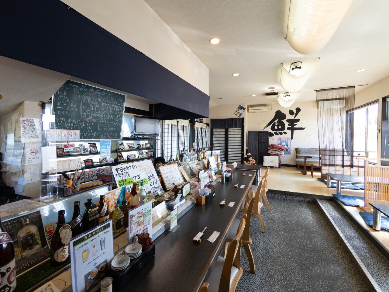 ゆとりの店内には大中小の座敷もあり。