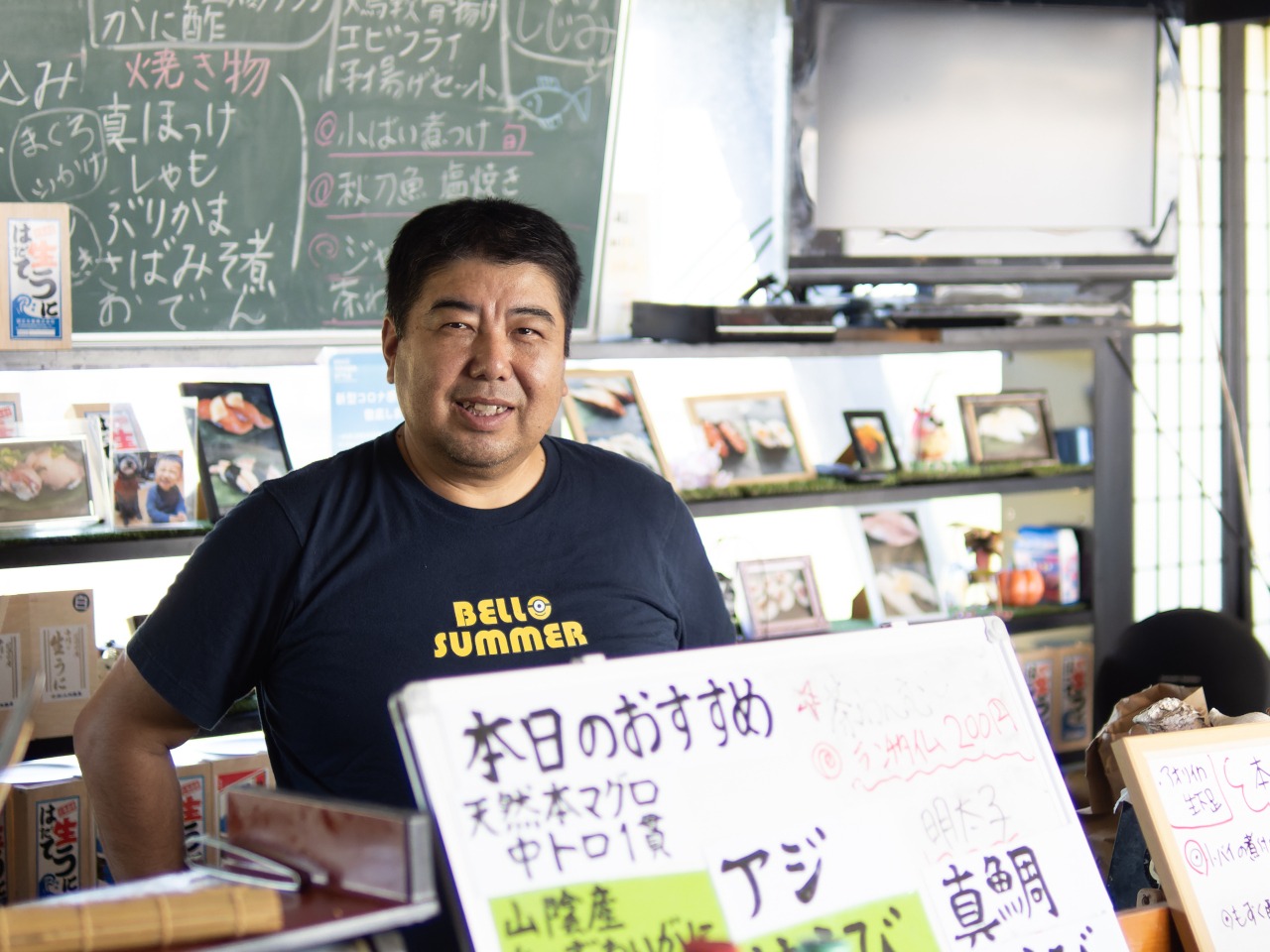 寿司業界で30年以上のキャリアを持つ店主の田中さん。