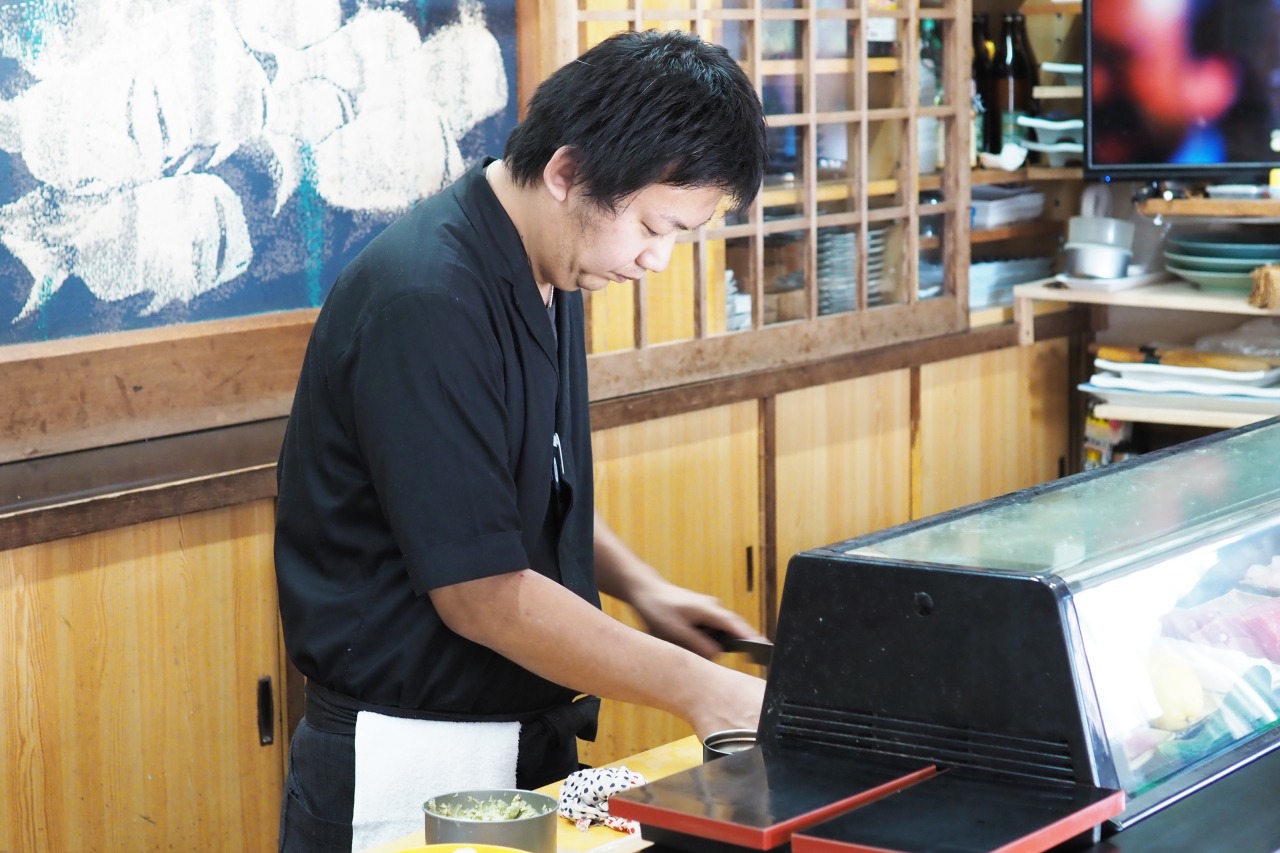 包丁さばきで魅せるのは2代目(弟)です。