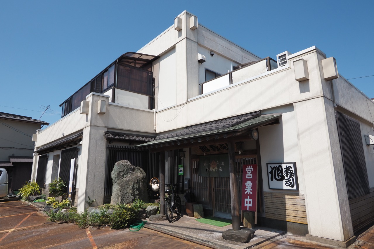 小杉駅前の大通り沿いです。