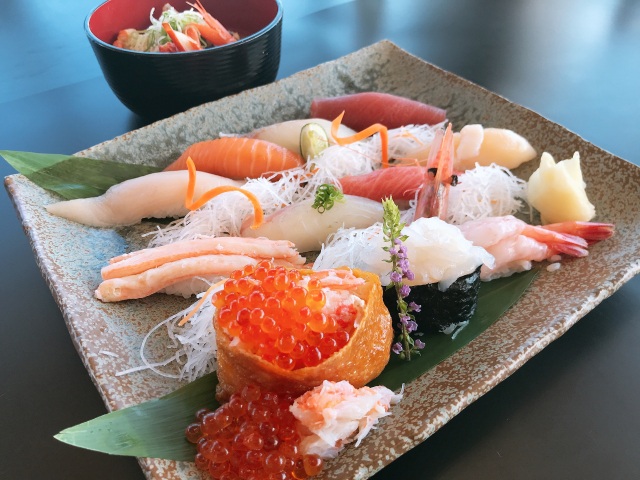 湊寿し(新湊きっときと市場内)