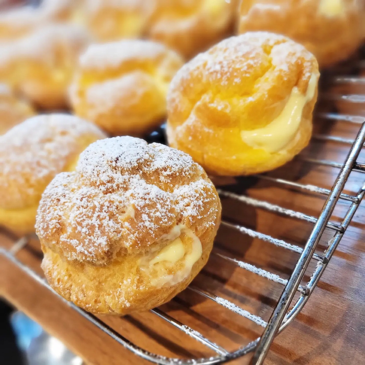 定番人気!自家製シュークリーム