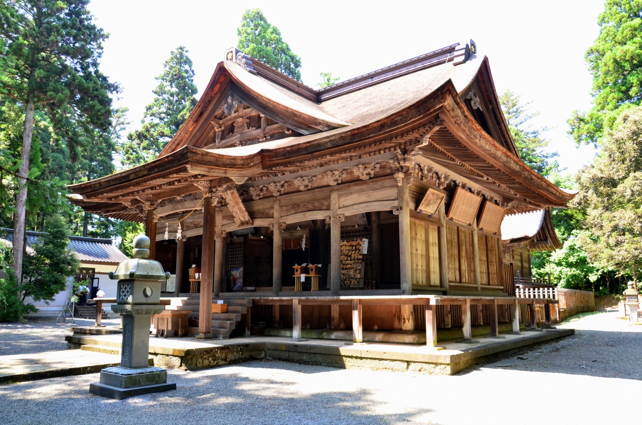 幾時代もの歴史を見守ってきた風格ある社殿