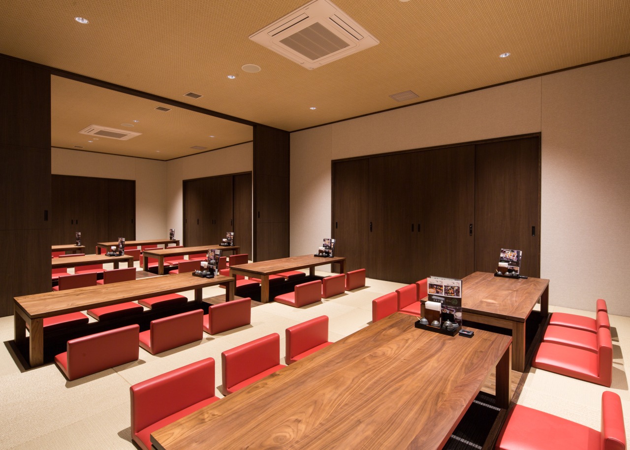 1階 DINING 楓 宴会場