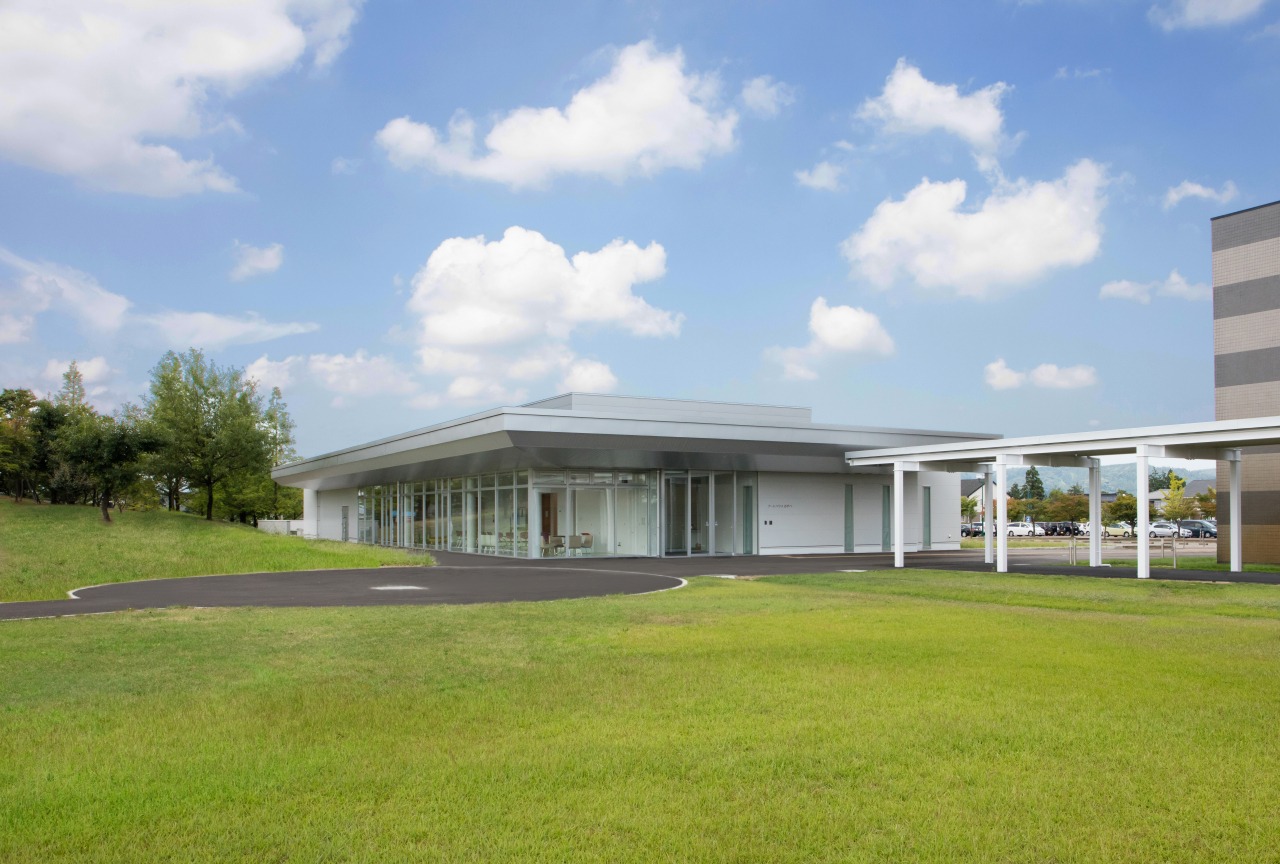 緑の中のアートハウスおやべ