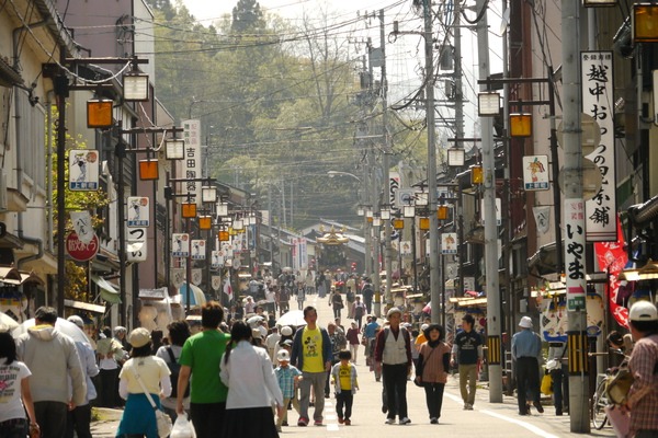 大勢の人が訪れます