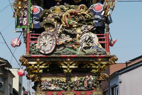 彫りと塗りの細工が素晴らしい