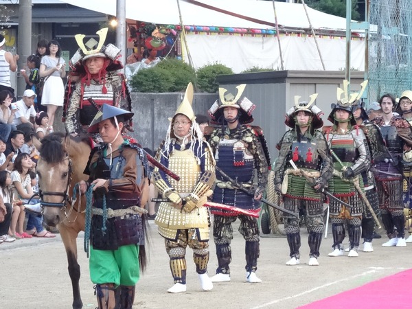 武者行列が続きます