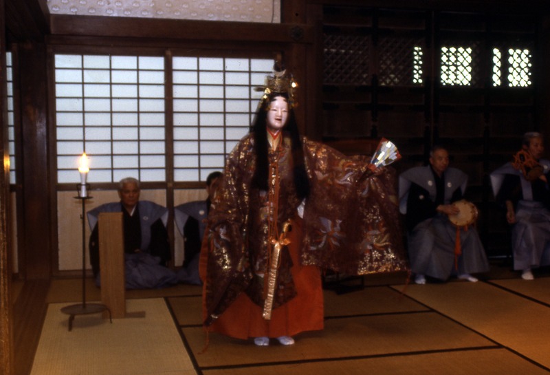 燭光能が行われている様子