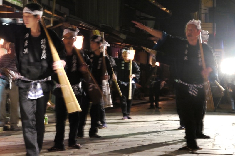 千本格子の町を踊り流します