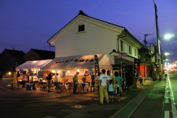 夜店も並んでいます