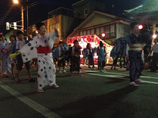 浴衣姿があでやかな町流し